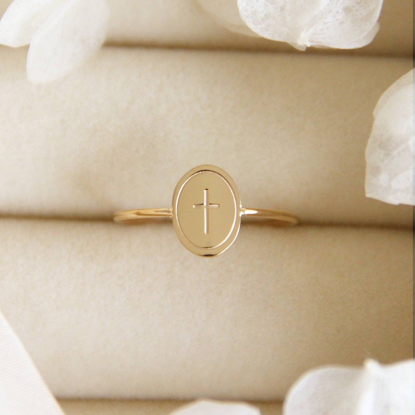 Oval Engraved Cross Ring | Gold