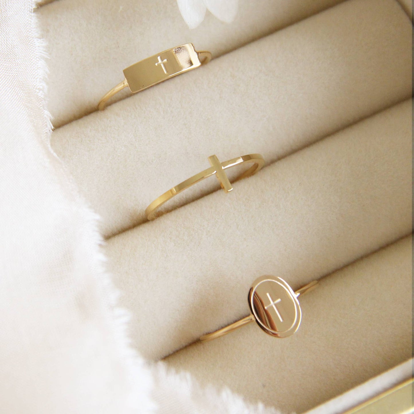 Engraved Cross Bar Ring | Gold
