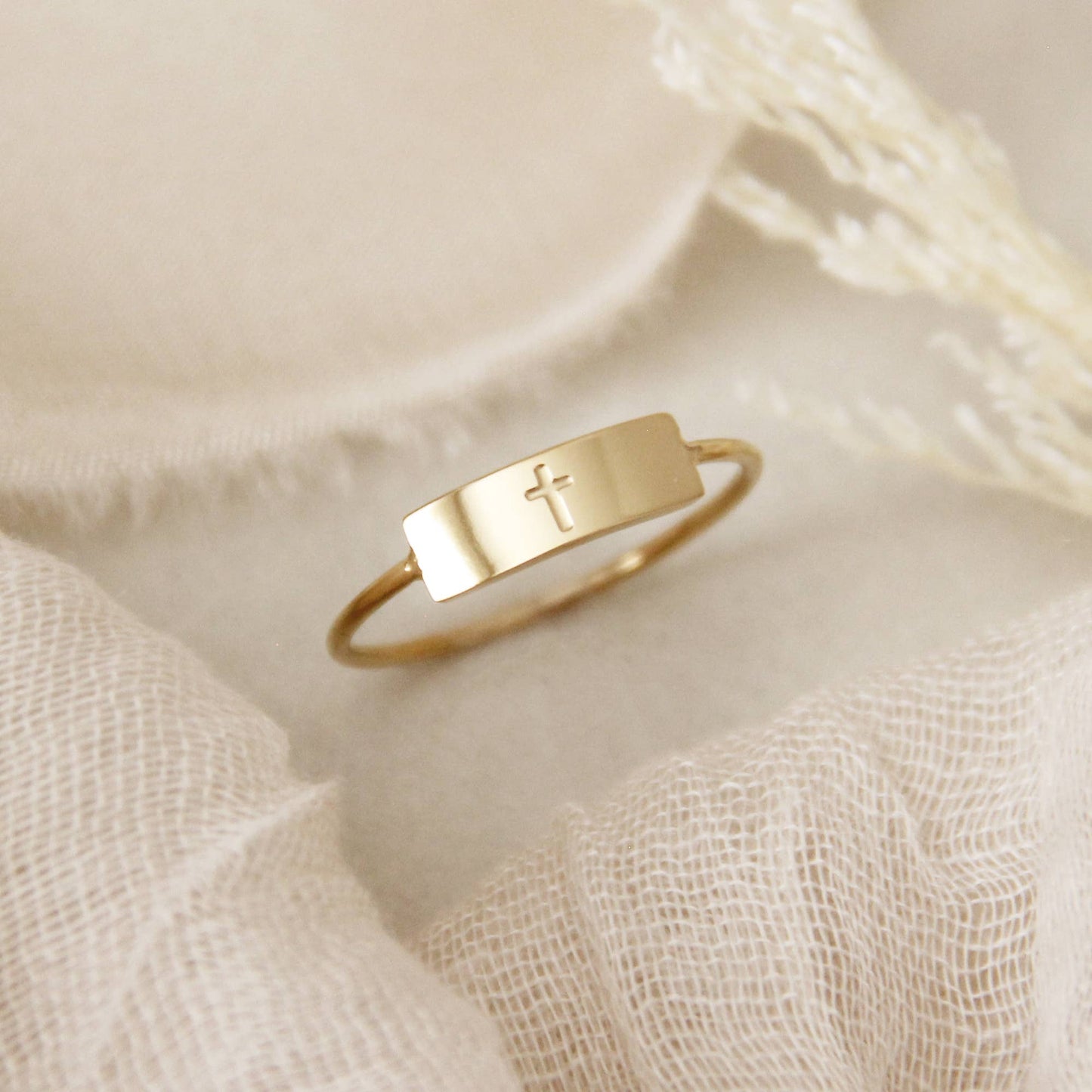 Engraved Cross Bar Ring | Gold